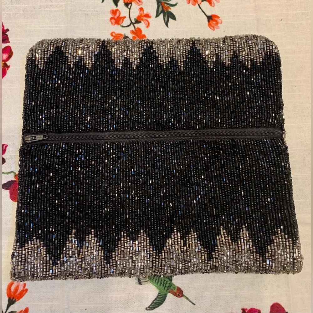 Moyna NY Black and Silver Shiny Hand Beaded Clutch - Picture 6 of 9